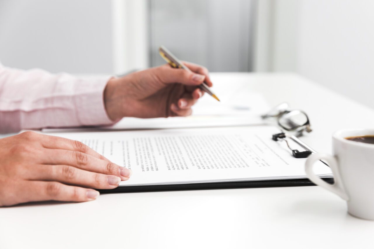 Место работы в трудовом договоре: как правильно указать