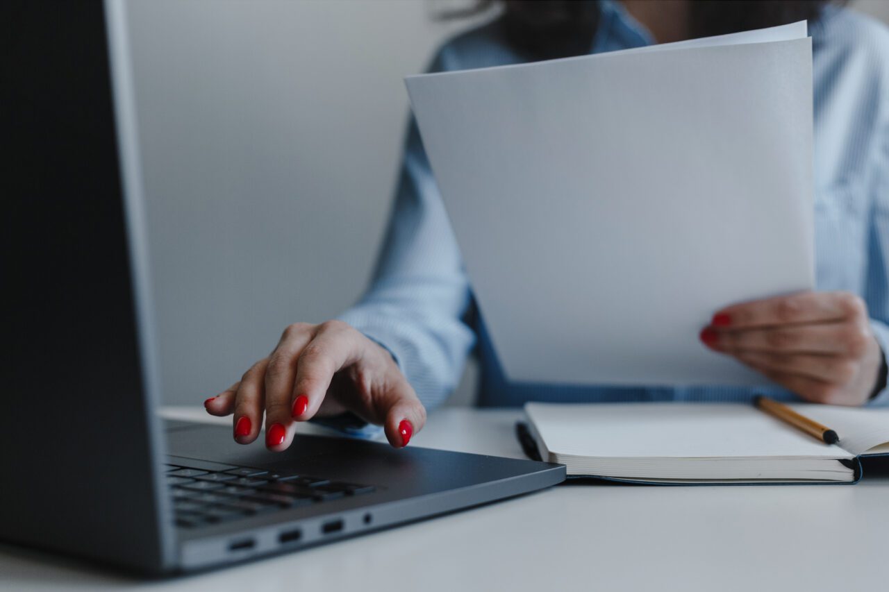 Место работы в трудовом договоре: как правильно указать