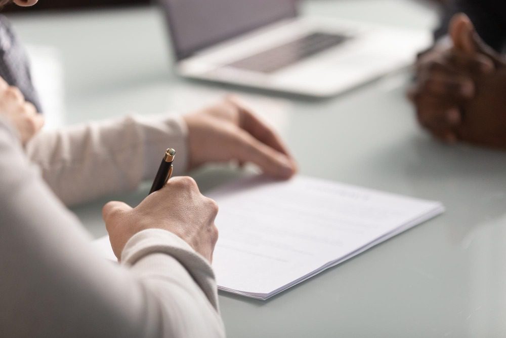 Запись в трудовую книжку об увольнении