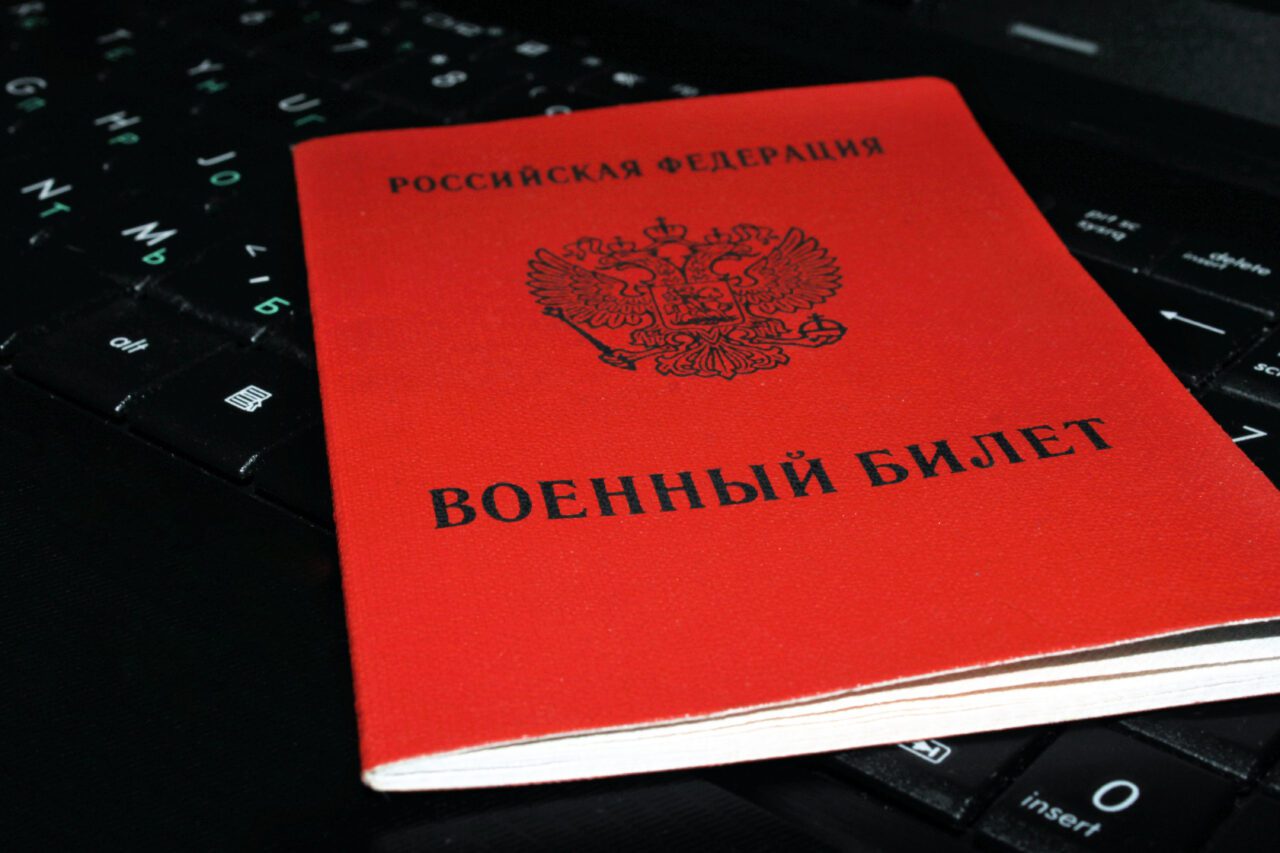 Как получить трудовую книжку — нюансы передачи и нормы права
